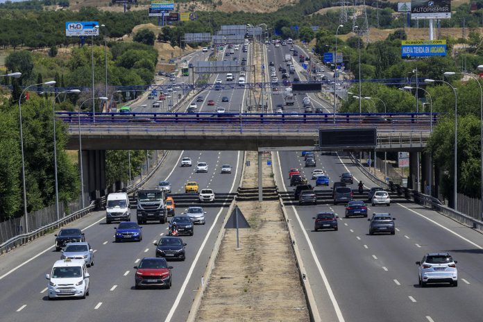 La provincia prevé más de un millón y medio de traslados por carretera este verano 1 La primera de las cinco operaciones especiales de verano programadas por la DGT tuvo lugar el pasado fin de semana. / EFE