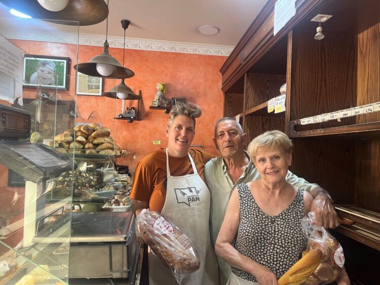 “El día a día de un panadero es muy duro… te tienes que levantar a las tres de la mañana” 1 PANADERO