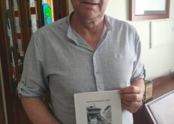 Santiago Rincón López presenta su libro titulado ‘El ciclo de la vida en Fuentepelayo’ / JUAN CRUZ SERRANO