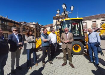 Presentación en Prádena de la retroexcavadora de la mancomunidad La Sierra subvencionada en anterior convocatoria / JCYL
