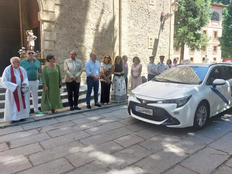 La asociación Radio Taxi celebra la festividad de San Cristóbal 1 La asociación Radio Taxi celebra la festividad de San Cristóbal con una misa en La Fuencisla. / AYUNTAMIENTO DE SEGOVIA