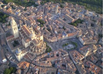 Vista aérea del recinto amurallado de la ciudad. / AYUNTAMIENTO