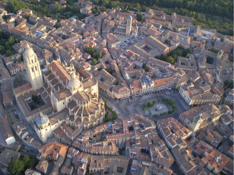 Vista aérea del recinto amurallado de la ciudad. / AYUNTAMIENTO