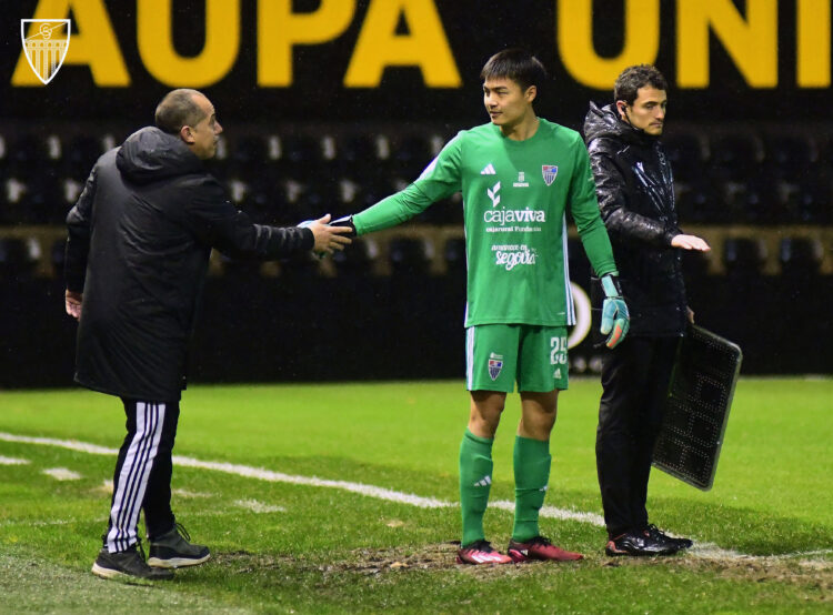 La Segoviana anuncia la renovación del portero Li 1 Li antes de ingresar en el duelo entre Segoviana y Real Unión./JUAN MARTÍN-G.SEGOVIANA