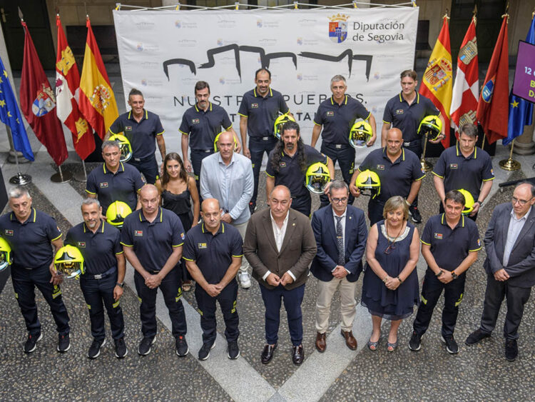 Hasta once cabos toman posesión en el Servicio de Prevención y Extinción de Incendios 1 Toma de posesión de los cabos del SPEIS en la Diputación Provincial de Segovia. / KAMARERO