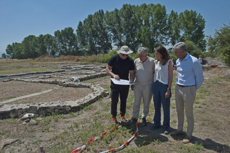La documentación de termas centra la nueva campaña arqueológica en la villa de Santa Lucía de Aguilafuente 1 Visita a la Villa Romana de Santa Lucía de Aguilafuente en la octava campaña de excavaciones / JCYL