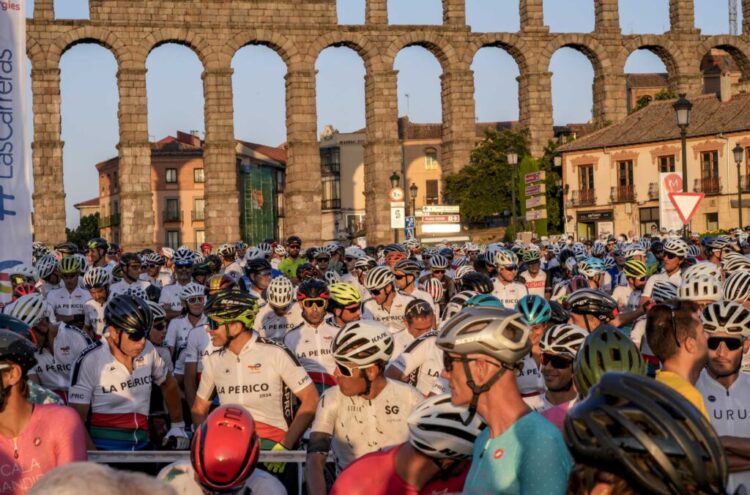 Los corredores instantes antes de la salida de la edición pasada./E.A