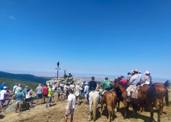 Después de la misa al aire libre, pedrea de caramelos, suelta de palomas y comida campestre. EL ADELANTADO