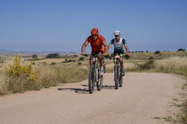 Llega la XI Marcha BTT Espirdo con un recorrido de 55 kilómetros 1 Dos participantes durante la edición pasada en la X Marcha BTT Espirdo./E.A