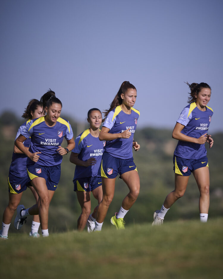 Las jugadoras del equipo rojiblanco en una sesión en tierras segovianas./ATLÉTICO DE MADRID