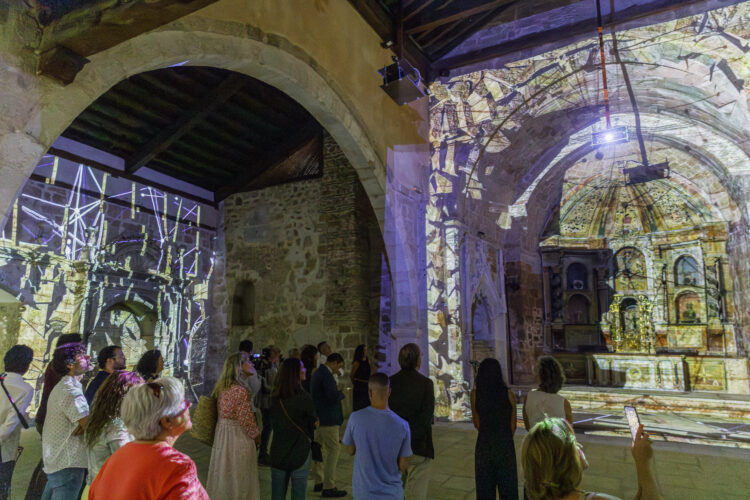 La Junta respalda el proyecto que aúna patrimonio y nuevas tecnologías en la iglesia de San Miguel de Ayllón para ofrecer nuevas experiencias turísticas en la zona / NACHO VALVERDE - ICAL