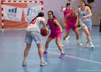 Paula Hoyuelos en un encuentro del curso pasado./CD. SPORDEPORTE