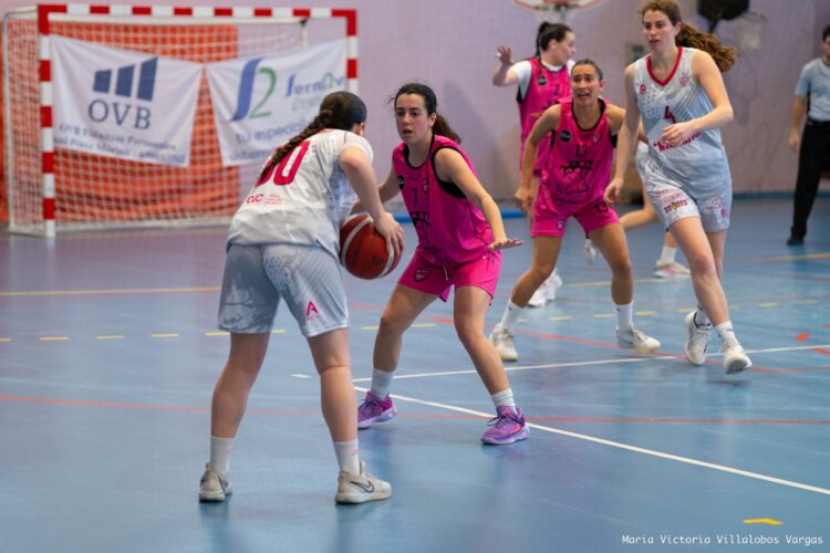 Paula Hoyuelos en un encuentro del curso pasado./CD. SPORDEPORTE
