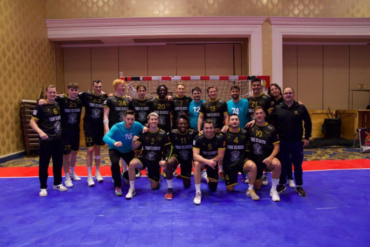 Diferentes instantáneas durante la celebración como campeones del California Eagles, con la presencia de Dani Gordo e IsaÍas Guardiola./E.A