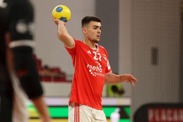 Rui Baptista, nuevo fichaje del Balonmano Nava 1 El central portugués Rui Baptista durante un encuentro de la pasada temporada con la camiseta del Benfica./BM NAVA