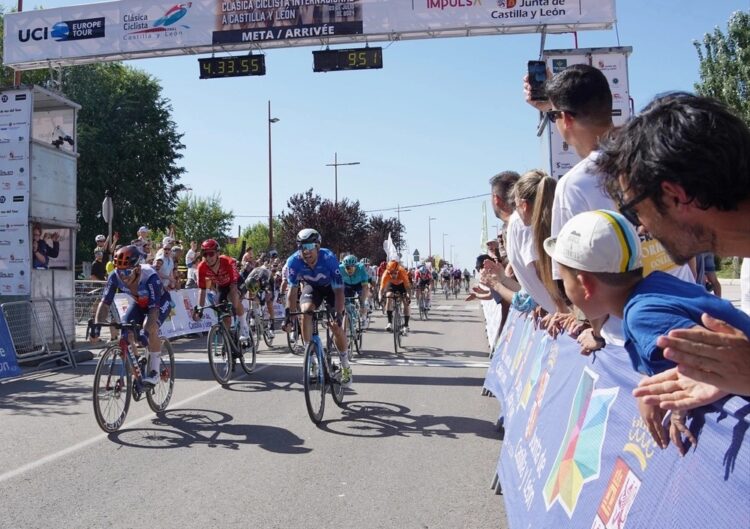 La Clásica Castilla y León une Segovia y Valladolid 1 Corredores durante la celebración de la Clásica Castilla y León durante una edición pasada./ICAL