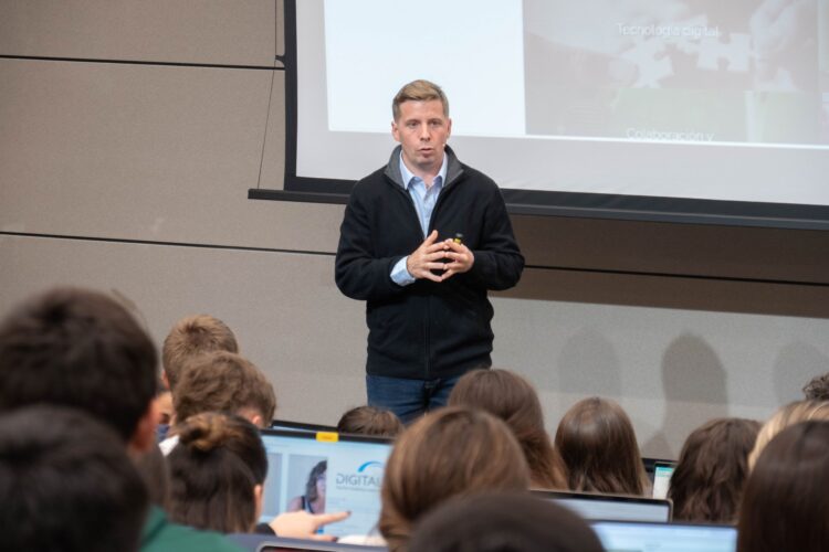 El proyecto Erasmus+ en el que participa el CFIE de Segovia llega a su fin 1 Charla proyecto DIGITALTA./JUNTA CASTILLA Y LEON