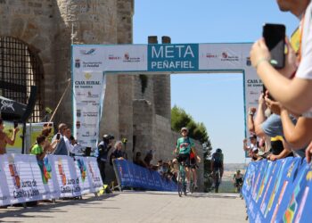 Haimar Etxeberría logra la victoria en el Castillo de Peñafiel./ERIZ FRAILE