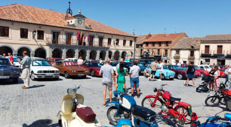 Villacastín celebra el décimo aniversario de su concentración de coches clásicos 1 Concentración en Villacastín de Coches antiguos en ediciones anteriores
