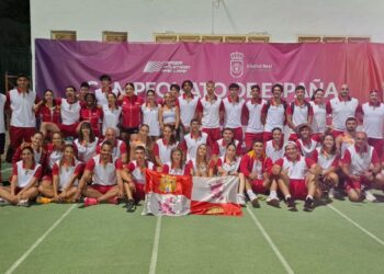 La selección de Castilla y León posa en un instante durante la cita./FETACYL