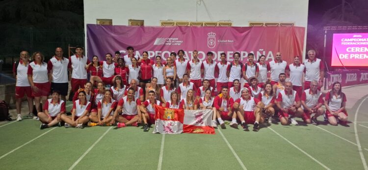 Los atletas segovianos brillan en el Nacional por Federaciones 1 La selección de Castilla y León posa en un instante durante la cita./FETACYL