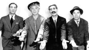 Los cines destartalados 5 Zeppo, Harpo, Groucho y Chico Marx en“El hotel de los líos”, 1938, de William A. Seiter .