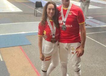 Noelia Ayuso y Pedro Gascón posan con las medallas en la cita./CESG