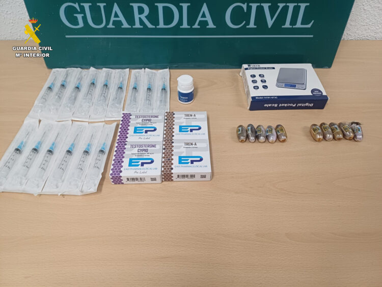 Un detenido en El Espinar como presunto autor de un delito contra la salud pública 1 Sustancias estupefacientes y dopantes intervenidas / GUARDIA CIVIL