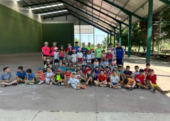 Participantes del campus durante la visita de Elena González./E.A