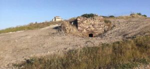 El horno de cal a las afueras de Fuentes de Carbonero.
