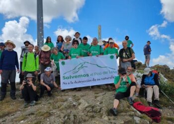 Instante del acto reivindicativo / ASOCIACIÓN SALVEMOS EL PICO DEL LOBO