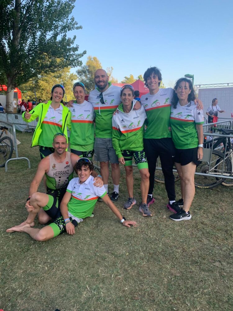 La comitiva del club segoviano durante la cita en Calahorra./T. LACERTA