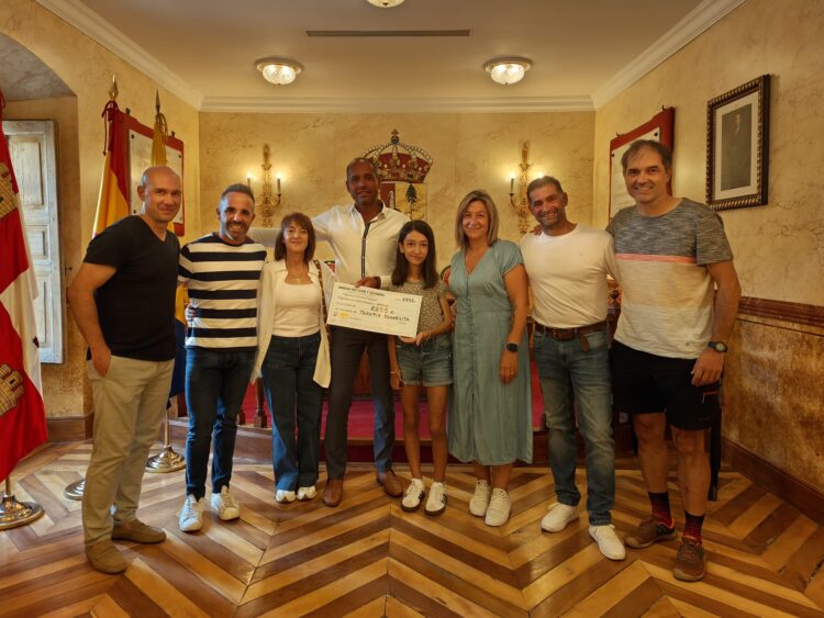 Entrega de la recaudación de la IV marcha inclusiva y solidaria 'Memorial Lola Velayos' de Valsaín 1 Entrega de la recaudación / AYTO. REAL SITIO DE SAN ILDEFONSO