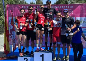 Marina Muñoz posa en el podio con el resto de ganadores en Valladolid./FTCYL