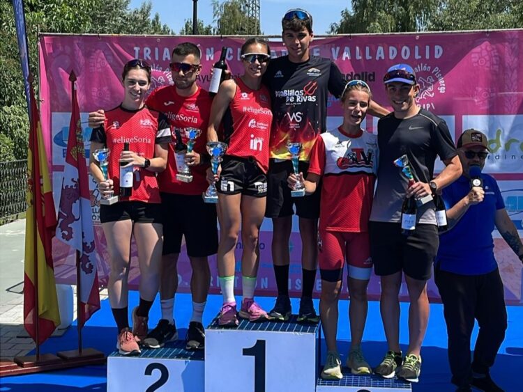 Marina Muñoz posa en el podio con el resto de ganadores en Valladolid./FTCYL