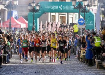 Los corredores toman la salida durante la edición pasada./E.A