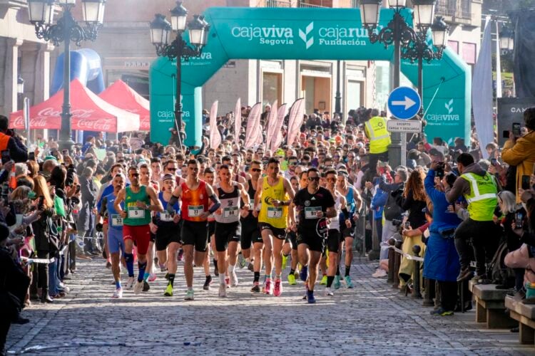 Los corredores toman la salida durante la edición pasada./E.A