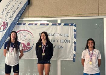 Sofía García posa en el podio durante la cita en Valladolid./AYTO. VALVERDE DEL MAJANO