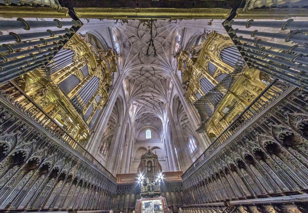 La Misa para la Consagración del Altar vuelve a sonar en la Catedral 3 El coro será el lugar donde se interprete el concierto. / KAMARERO