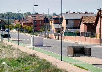 Uno de los accesos al barrio de Carrascalejo./E.A