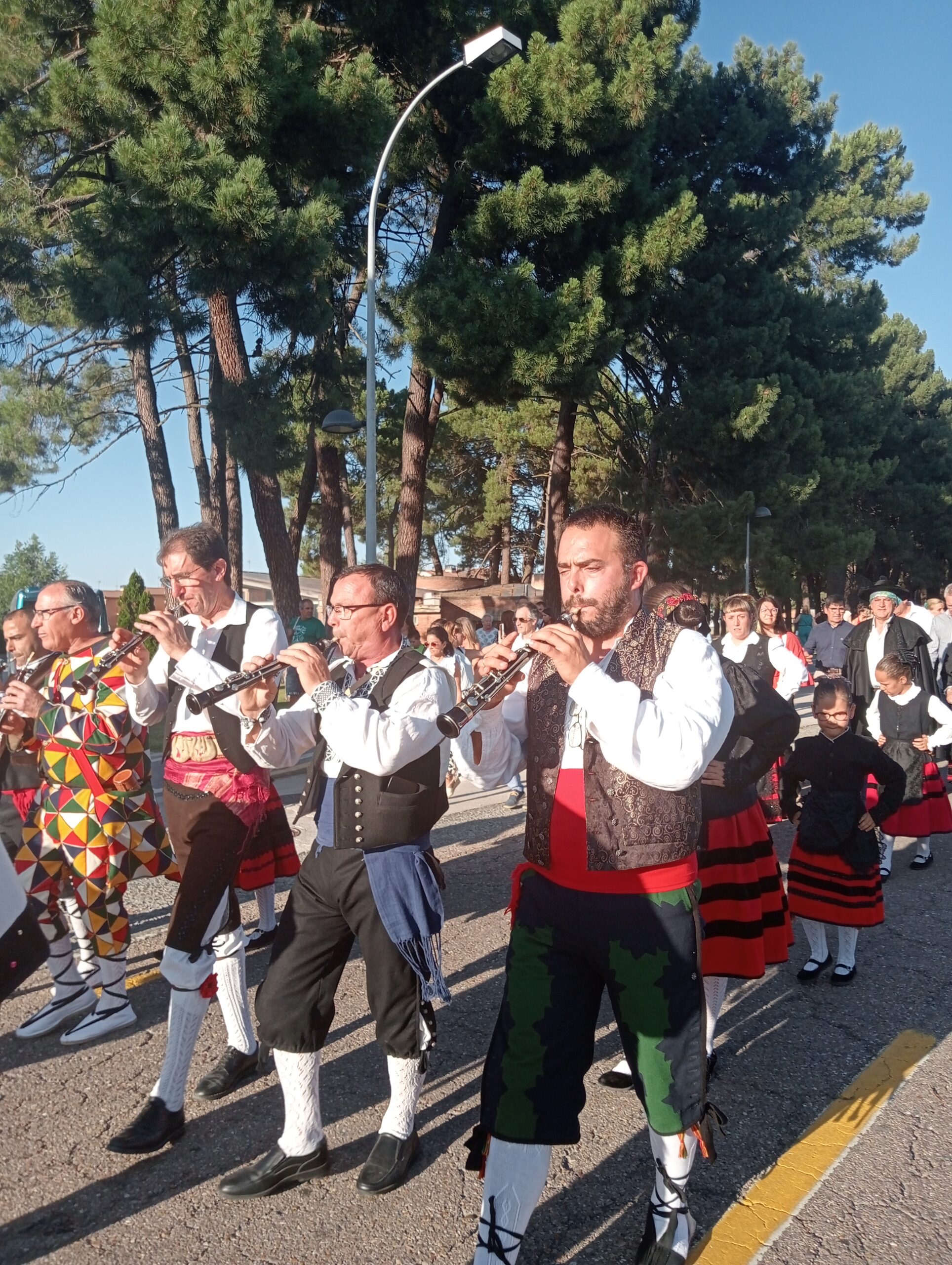 Éxito de participación en el ‘Pasacalles para el recuerdo’ en Cantalejo 2 Instante de la actividad / AYTO. DE CANTALEJO