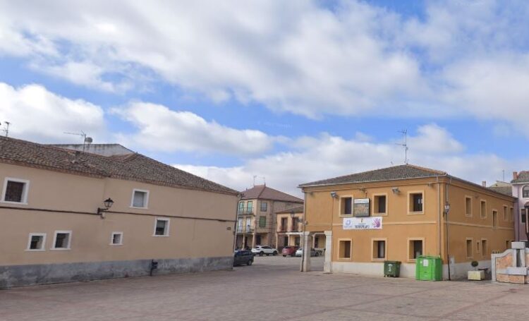 Foto de archivo. Plaza de la Fuente de Fuentepelayo / E.A.