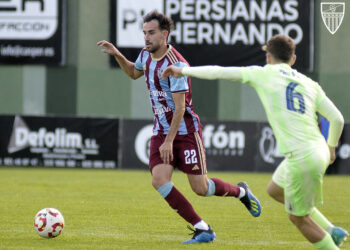 Juan de la Mata durante el partido entre Segoviana y Barcelona Atlètic./JUAN MARTÍN-G.SEGOVIANA