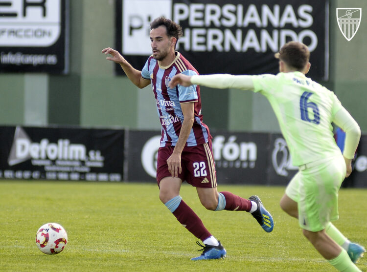 Juan de la Mata dice adiós a la Gimnástica Segoviana 1 Juan de la Mata durante el partido entre Segoviana y Barcelona Atlètic./JUAN MARTÍN-G.SEGOVIANA