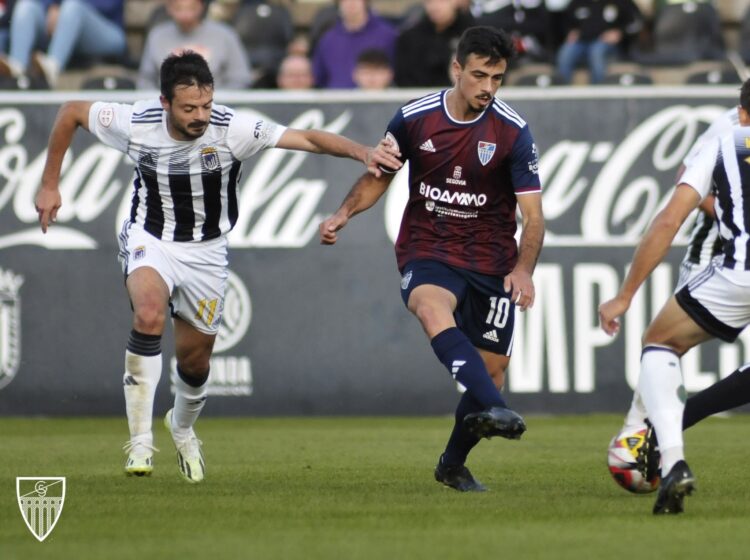 Samu Manchón durante un encuentro frente a la Gimnástica Segoviana./G. SEGOVIANA
