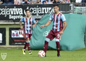 Javi Borrego durante un encuentro con el equipo gimnástico del curso pasado en La Albuera./JUAN MARTÍN-G. SEGOVIANA