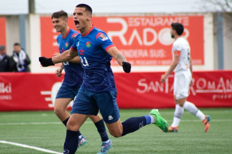 Álex Castro, nuevo fichaje de la Segoviana 1 Álex Castro celebra un gol con el CD Móstoles durante un encuentro de la pasada temporada./G. SEGOVIANA