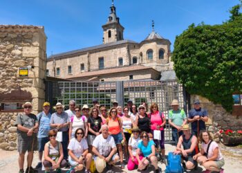 Senderistas de Fuentepelayo en Rascafría / JUAN CRUZ SERRANO