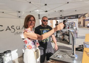 Magdalena Rodríguez en su visita a la feria. /DIPUTACIÓN DE SEGOVIA