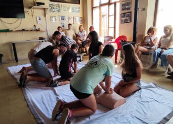 Vecinos de todas las edades aprendieron reanimación./AA.VV SIGUERUELO